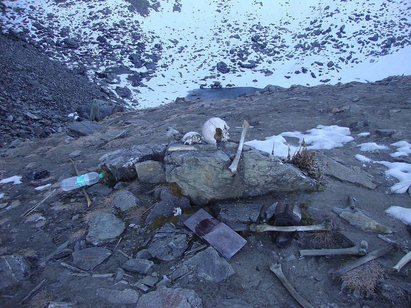 Lago Roopkund. Wikimedia Commons